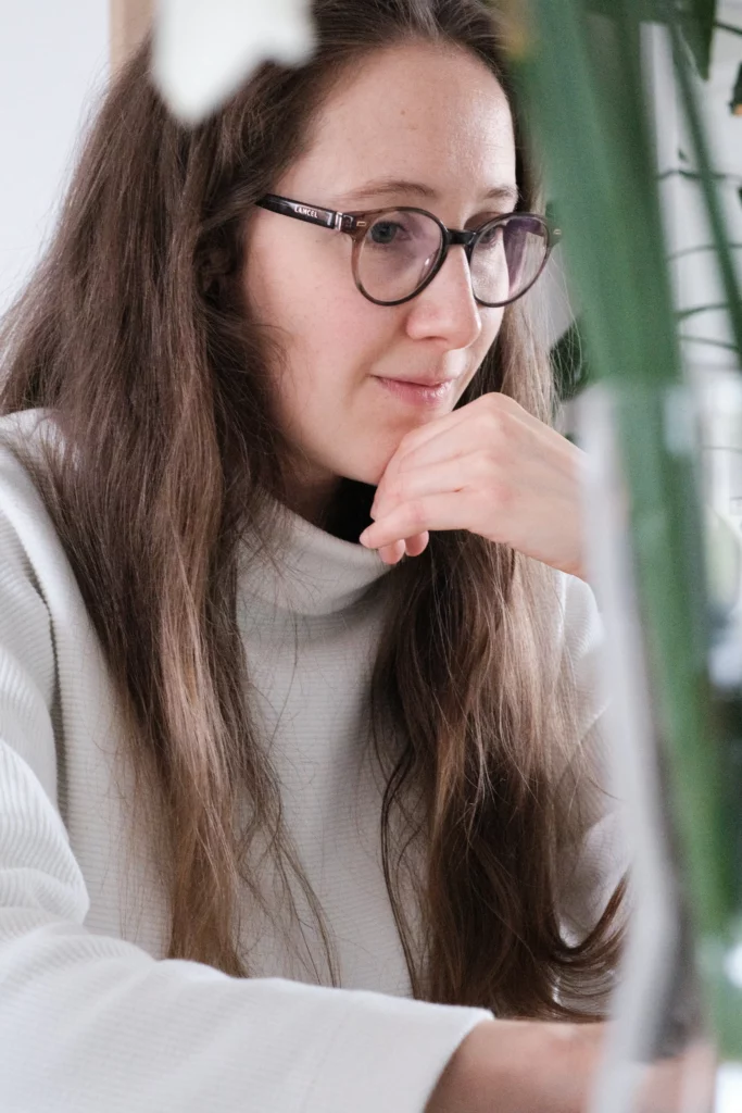 Photo de Maëva Campos Maëva Campos, rédactrice web SEO et consultante en communication responsable à Clermont-Ferrand et partout en France. Accompagne les entreprises engagées dans leur visibilité en ligne.